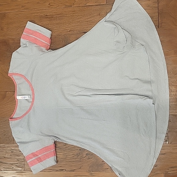 Lot of 6 Lularoe Size Small Tees, NWT, NWOT, GUC - Picture 2 of 7